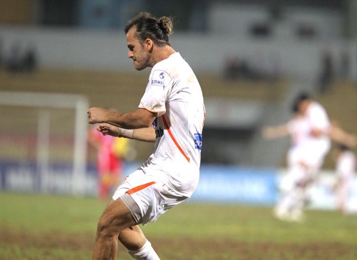 Tuy nhiên, Huỳnh Kesley tiếp tục thể hiện một phong độ ghi bàn cực cao khi sút tung lưới đội chủ nhà vào những phút cuối trận để mang về chiến thắng nghẹt thở cho Sài Gòn FC.